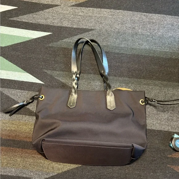 Classic Dooney and Bourke Nylon Black Tote Bag - Picture 3 of 11